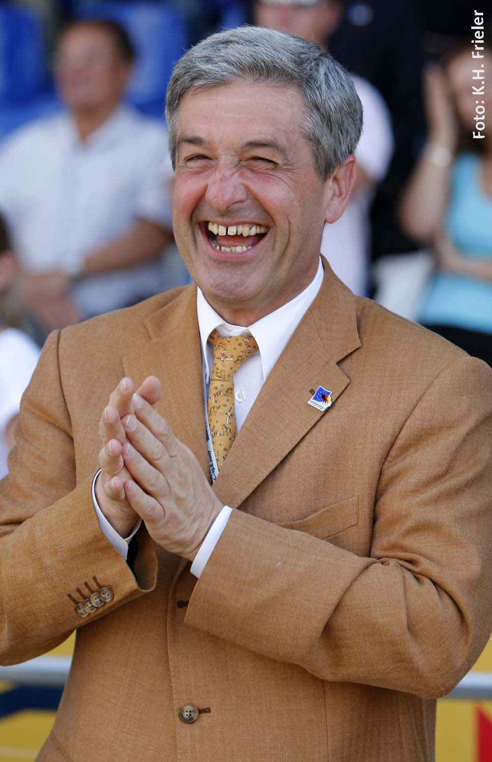 Der Mannheimer Turnierveranstalter Peter Hofmann ist Gastgeber des 100. Nationenpreises. Der Mannheimer Turnierveranstalter Peter Hofmann ist Gastgeber des 100. Nationenpreises.